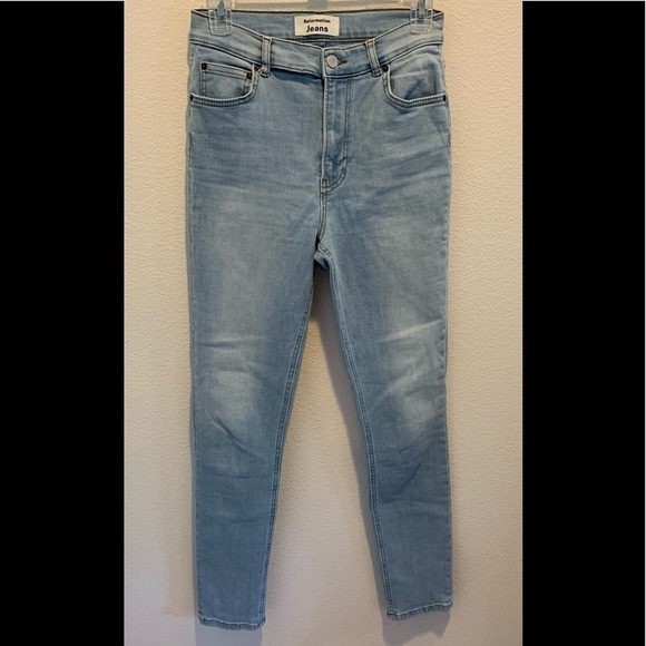 Reformation Denim - Reformation Light Wash High Rise str Leg. Size 26.​​​​​​​​​​​​​​​​​​​​